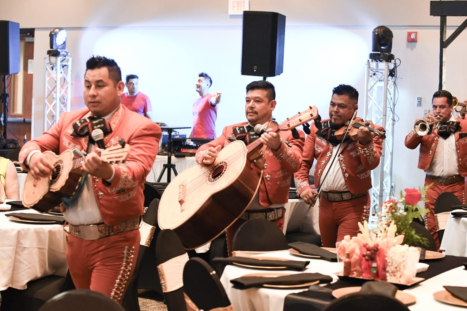 Serenatas con Mariachi